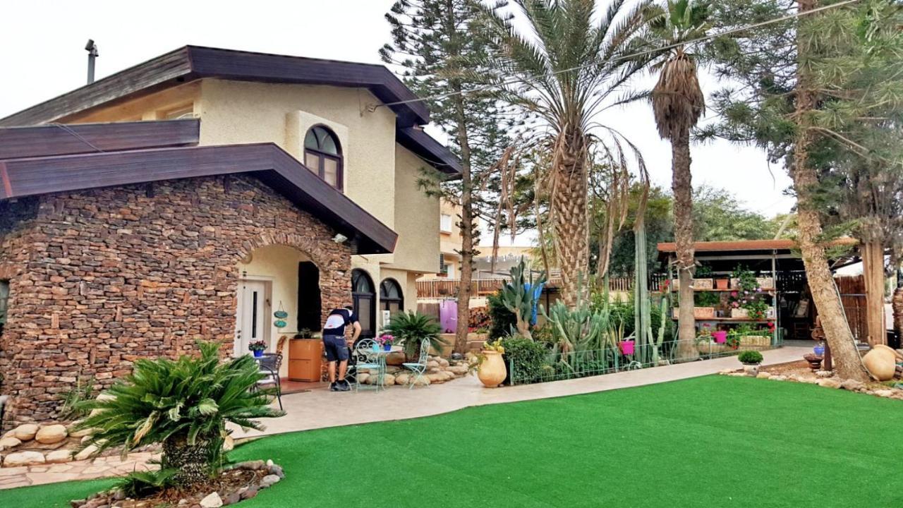 Desert Bird Guest House Arad Exterior photo