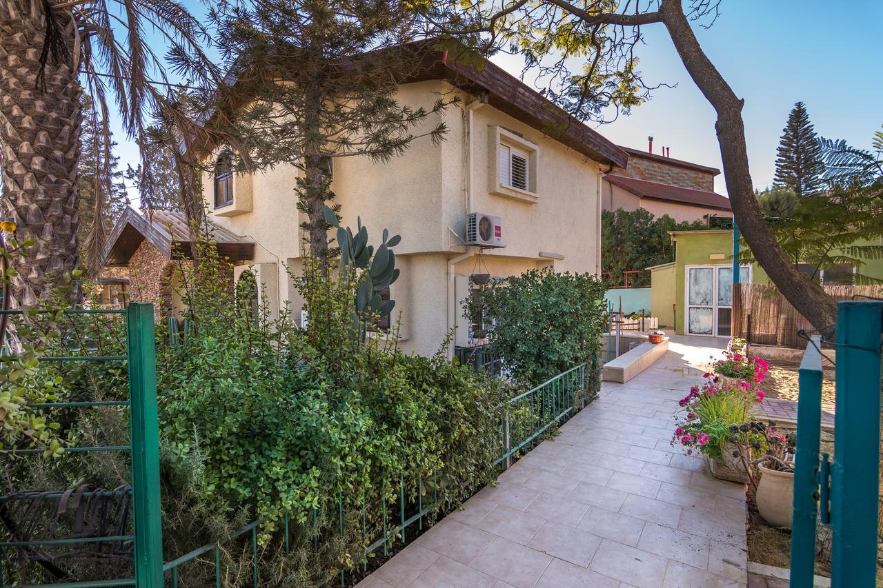 Desert Bird Guest House Arad Exterior photo